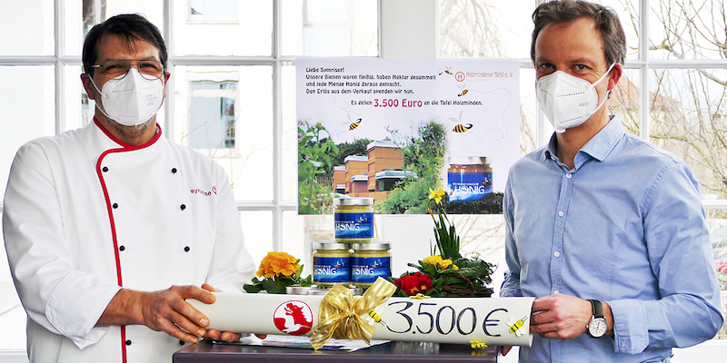3.500 Euro: Symrise „Honigspende“ an Holzmindener Tafel 